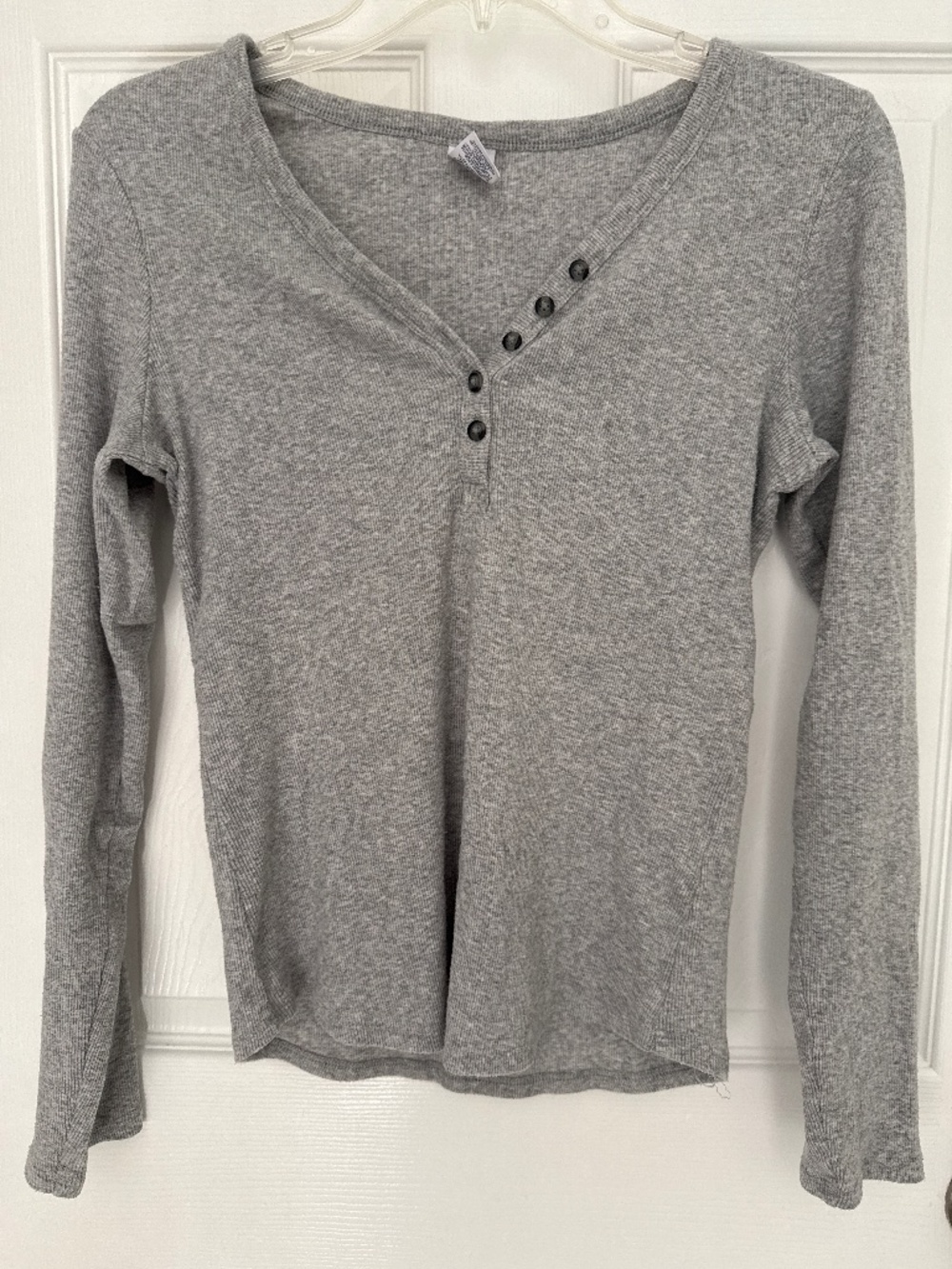 Melrose and Market Heather Gray Long Sleeve Henley S FAIR CONDITION